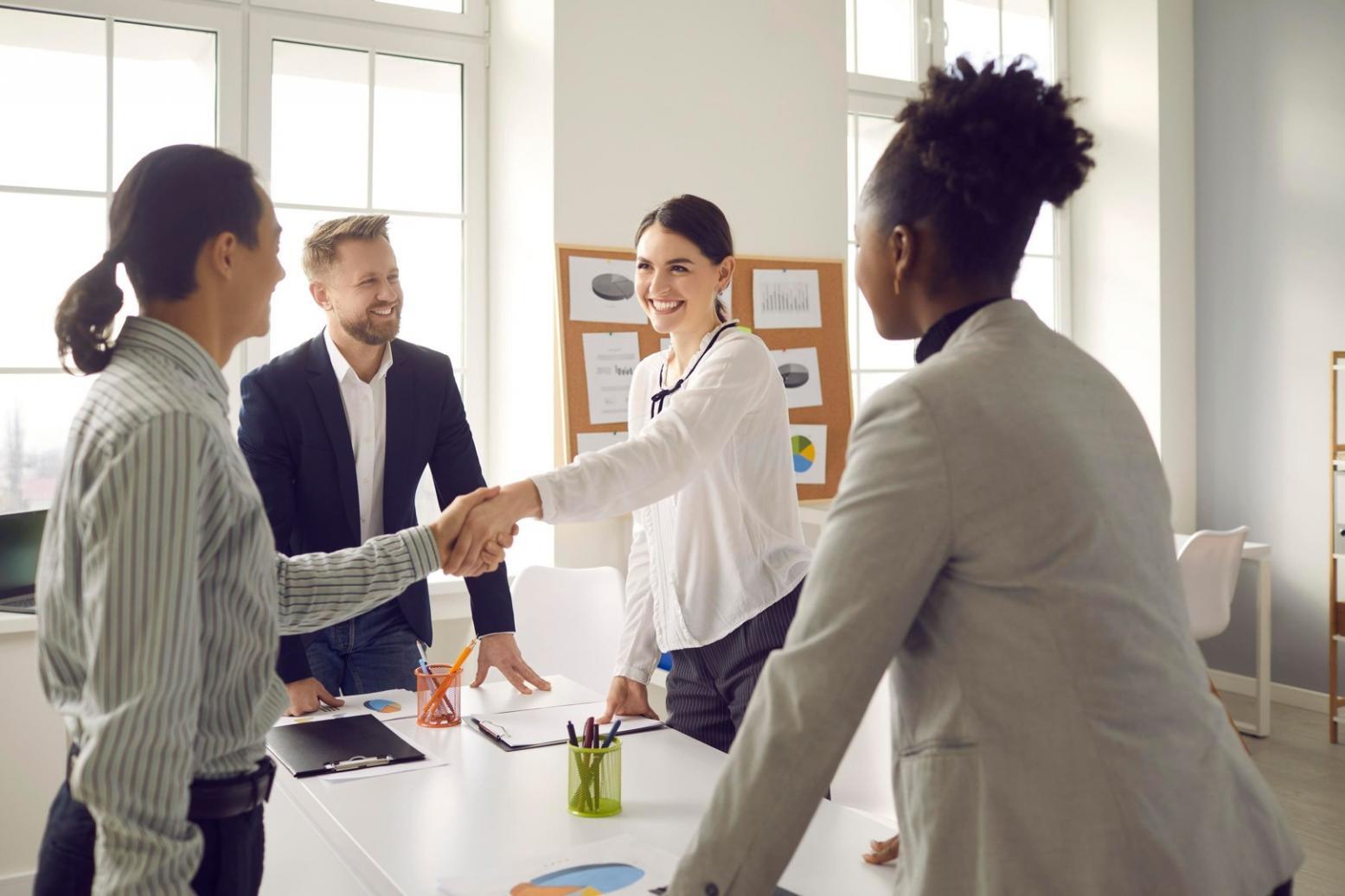 Dashboard di automazione del budget che mostra grafici e analisi finanziarie in tempo reale